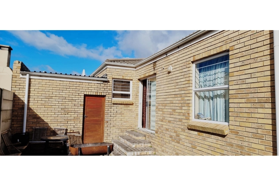 To Let 3 Bedroom Property for Rent in Normandie Western Cape